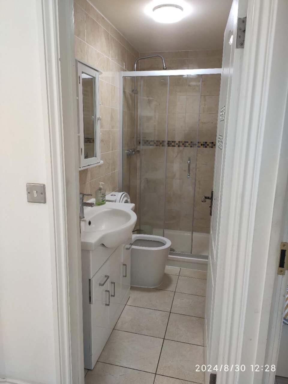 Lovely Modern Single Room Waltham Forest Bagian luar foto